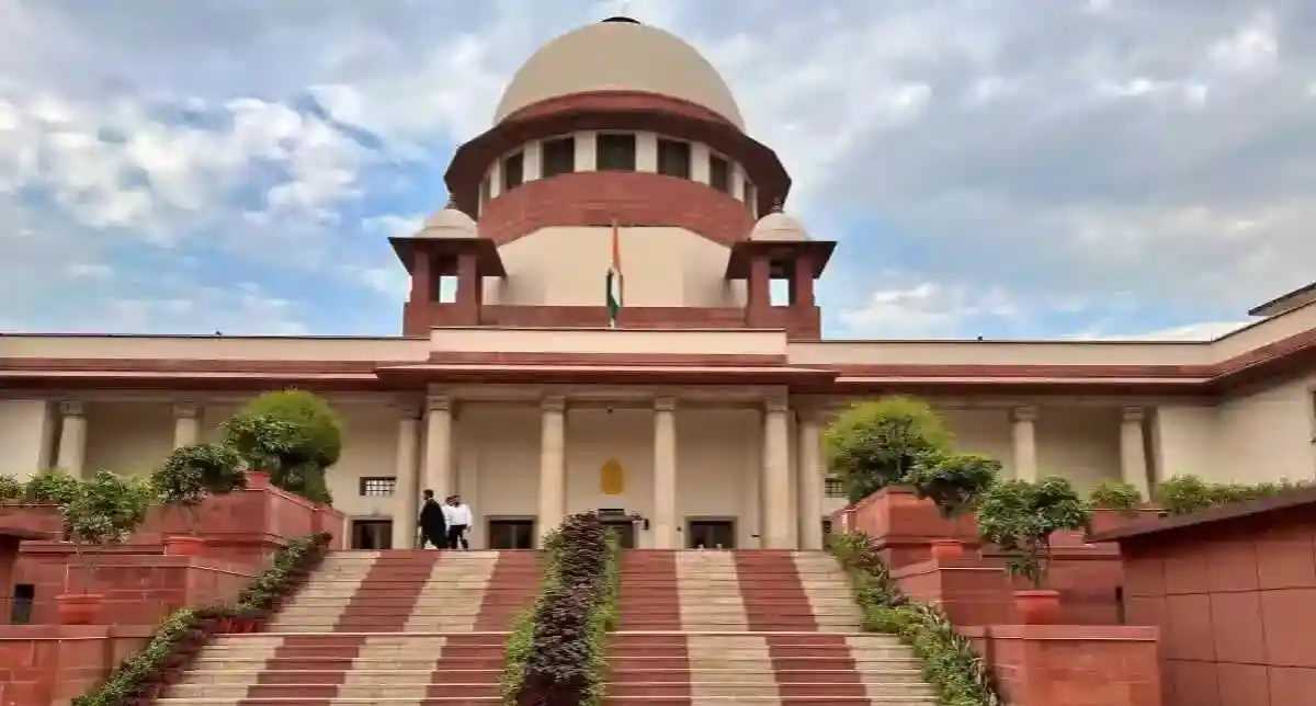 अंतरिम रोक छह माह में स्वत: समाप्त होने वाला आदेश नहीं दिया जा सकता: सुप्रीम कोर्ट अंतरिम रोक छह माह में स्वत: समाप्त होने वाला आदेश नहीं दिया जा सकता: सुप्रीम कोर्ट